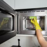 Jak działają bioenzymy i bakterie w środkach czystości?